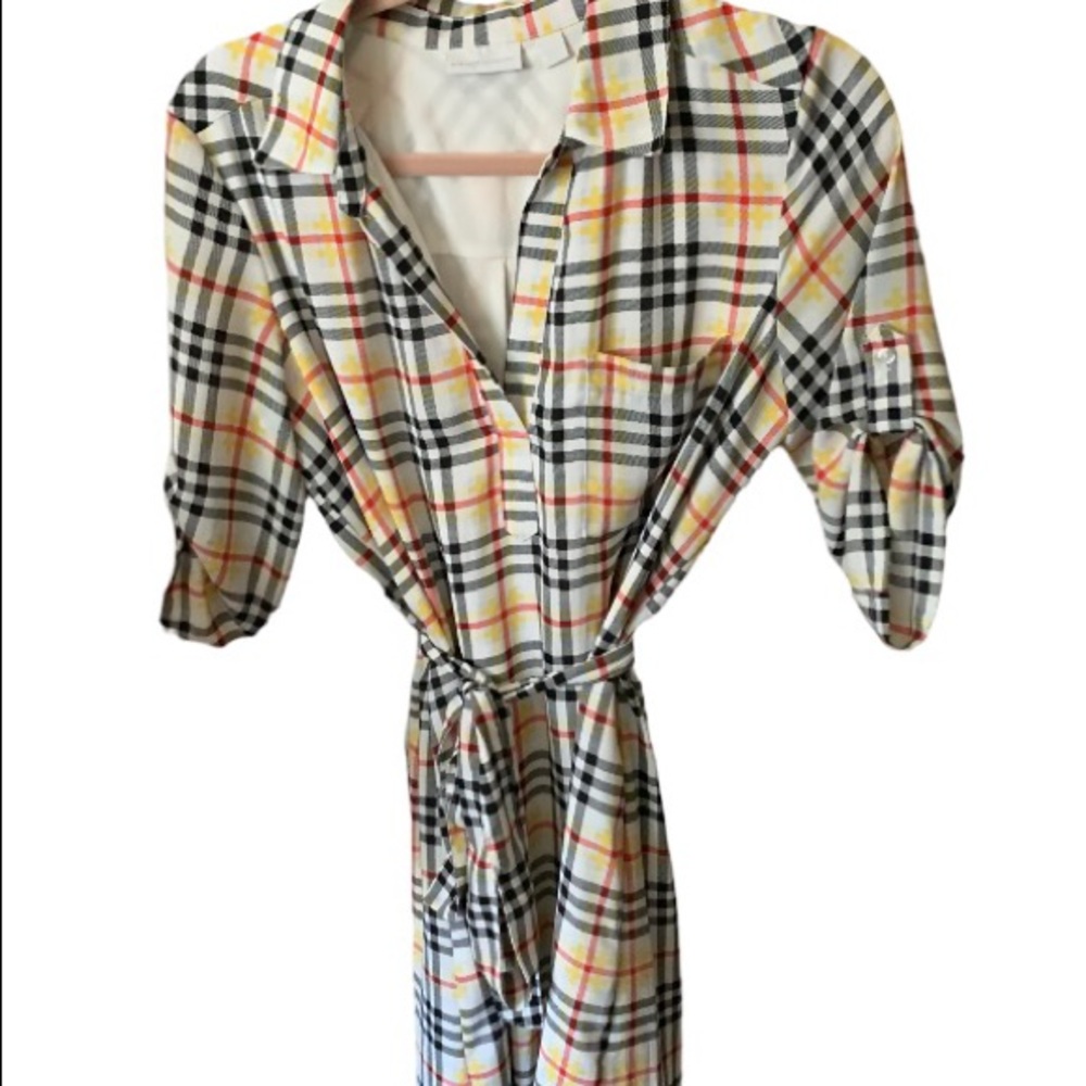 Adorable plaid dress shirt with pockets!